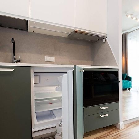 Easy & Comfortable, With Balcony, Very Close To The Center Warsaw Luaran gambar