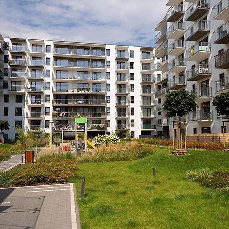 Easy & Comfortable, With Balcony, Very Close To The Center Warsaw Luaran gambar