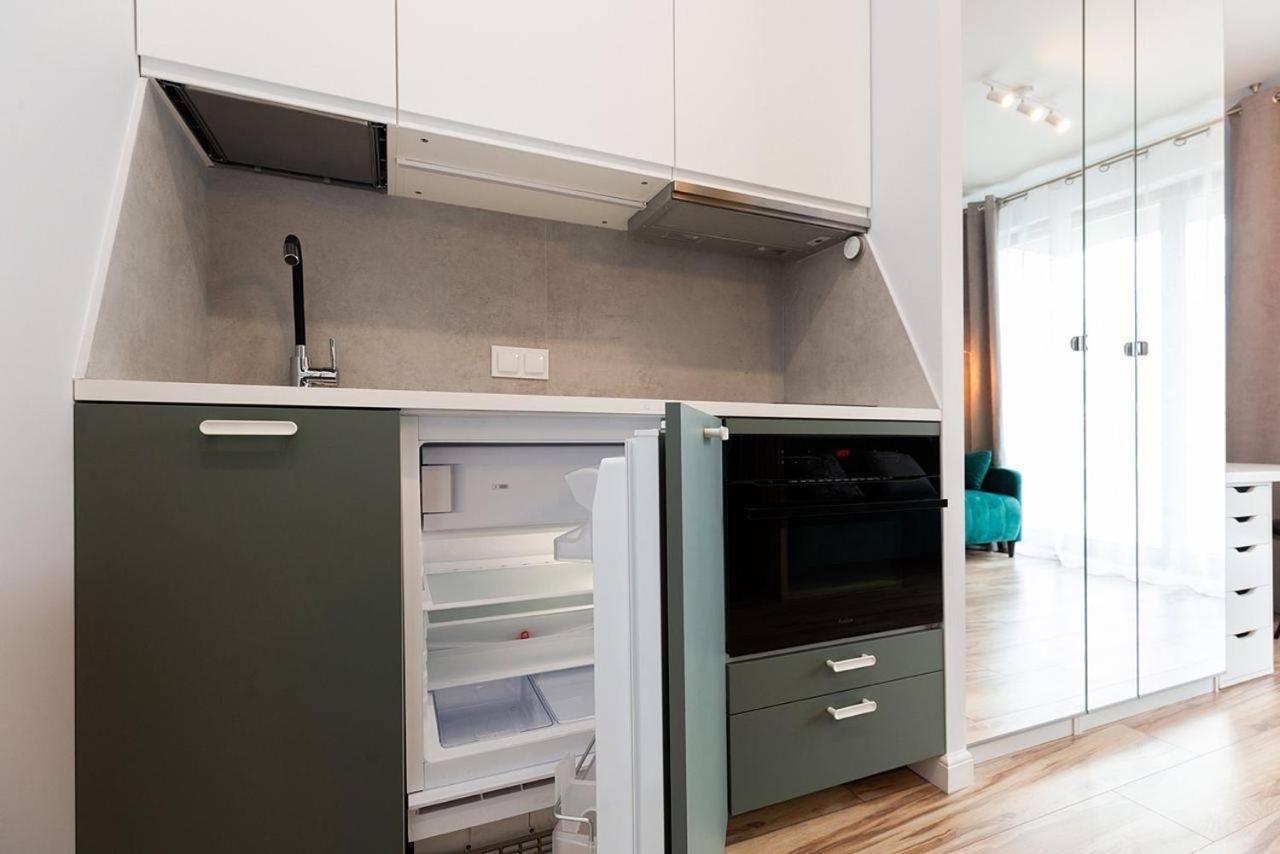 Easy & Comfortable, With Balcony, Very Close To The Center Warsaw Luaran gambar