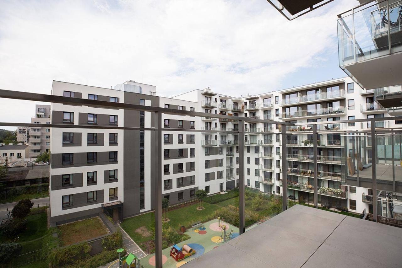 Easy & Comfortable, With Balcony, Very Close To The Center Warsaw Luaran gambar