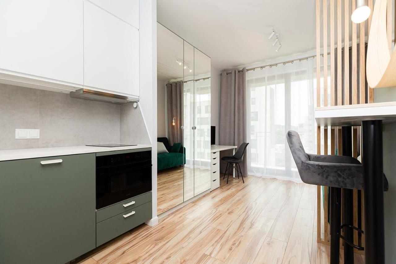 Easy & Comfortable, With Balcony, Very Close To The Center Warsaw Luaran gambar