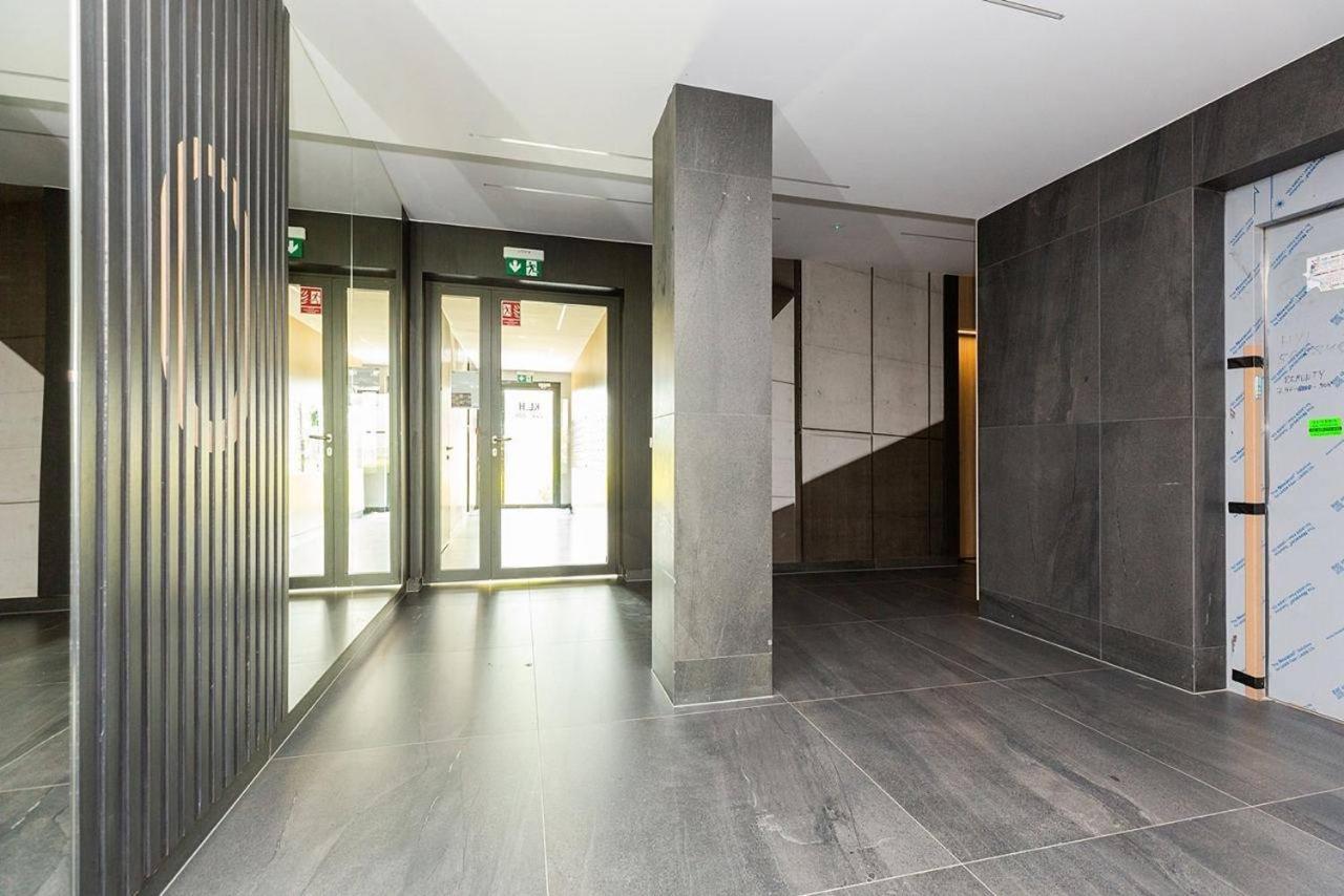 Easy & Comfortable, With Balcony, Very Close To The Center Warsaw Luaran gambar