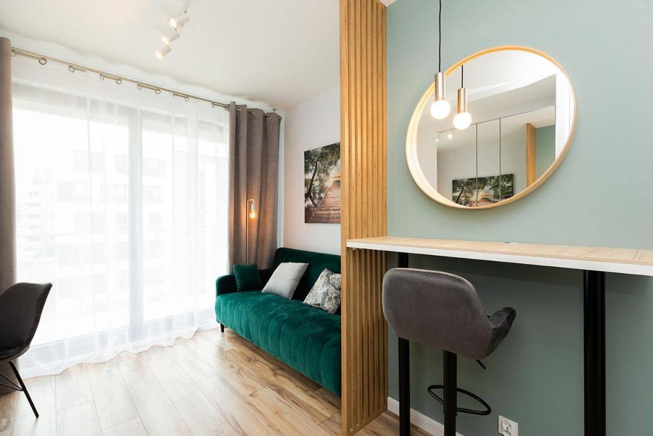 Easy & Comfortable, With Balcony, Very Close To The Center Warsaw Luaran gambar