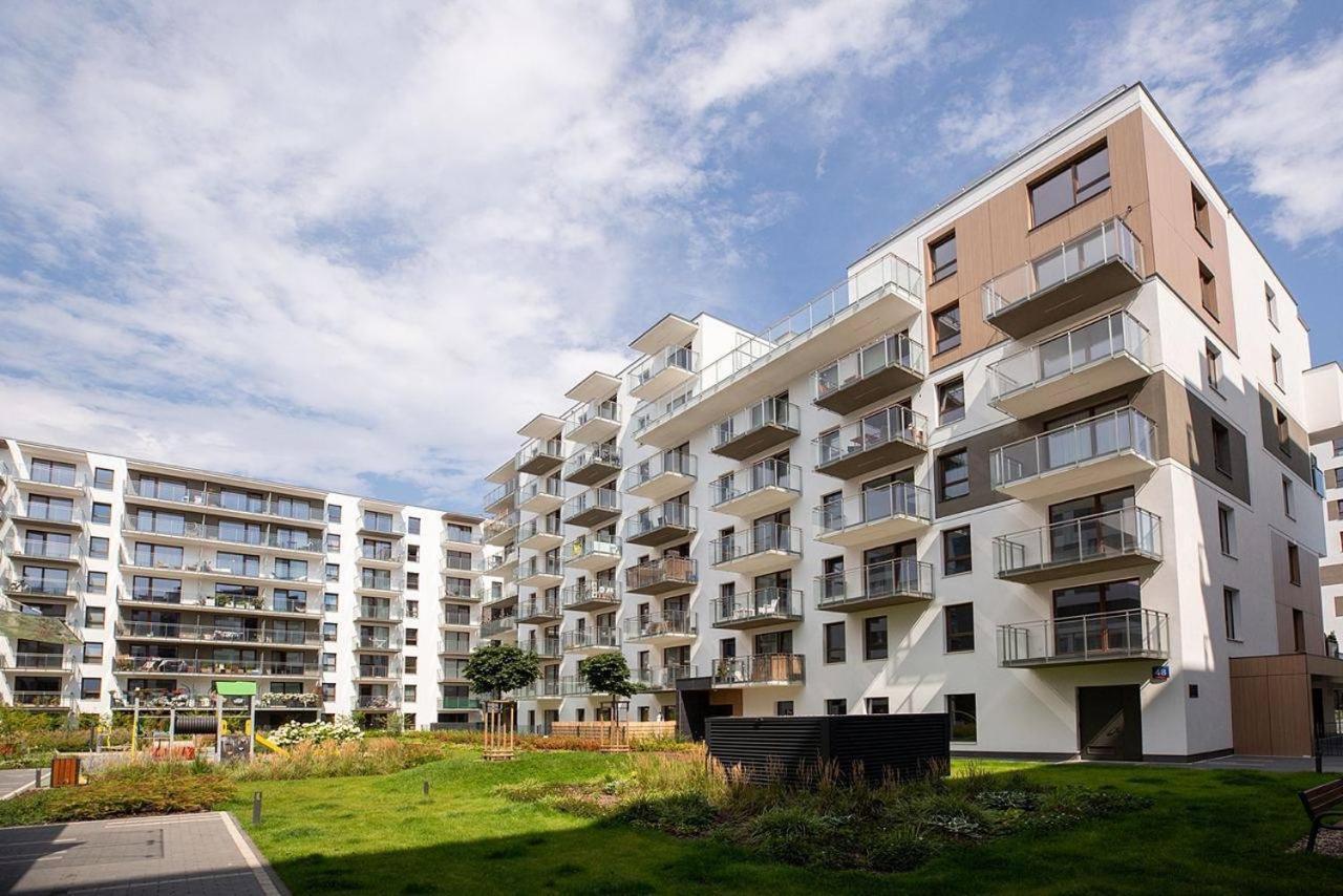 Easy & Comfortable, With Balcony, Very Close To The Center Warsaw Luaran gambar
